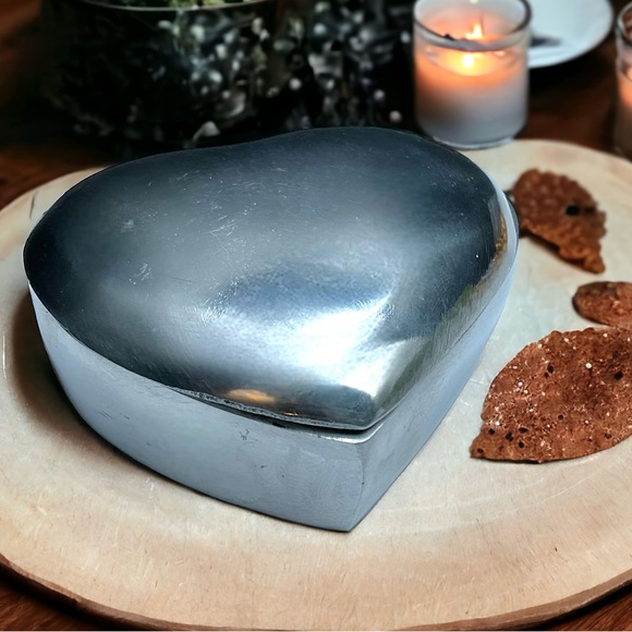 ❤️ Vintage Heart Trinket Box - Picture 4 of 7